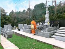 永代供養塔　観音立像「見守り観音」　合同回向