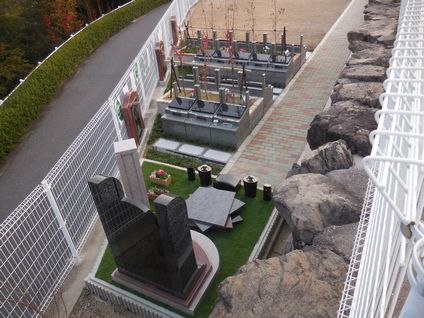 ガーデニングの丘「供養塔」