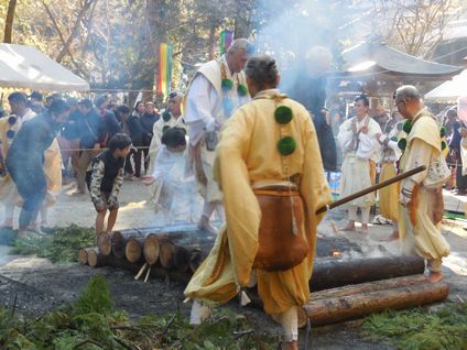 神峯山寺・初寅会火渡りの神事