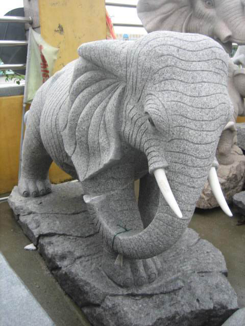 動物の彫刻　ゾウ
