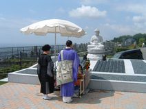 阿弥陀如来前にて総回向