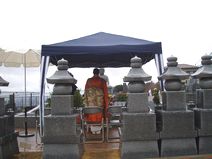 永代供養塔　阿弥陀如来像　「やすらぎの郷」合同回向