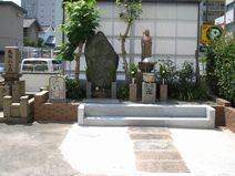 墓地内の供養塔