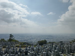 五月山緑地霊園.jpg