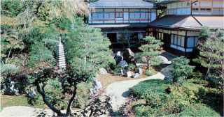 八葉蓮華の前庭