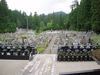 冥福五輪塔。高野山奥の院