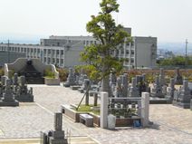 中央参道・永代供養塔