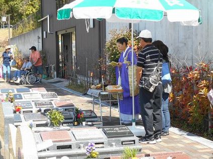 夫婦墓「円の碑」の総回向