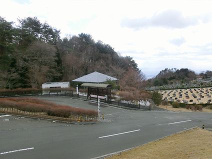 霊園北口バス停・あずまや