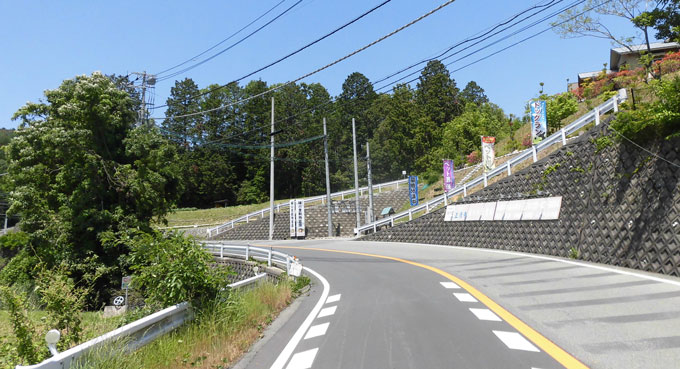 正修寺霊苑・進入路