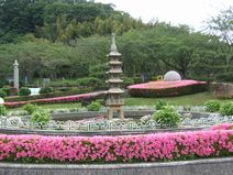 高安山霊園・園内のつつじ