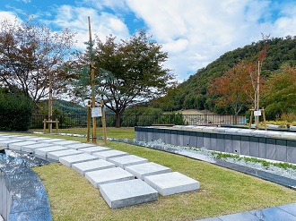 宝塚すみれ墓苑　小型シンボルツリー型