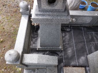 防草マット敷き込み