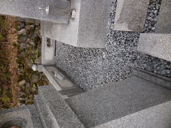 玉砂利敷き込み