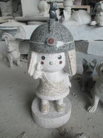 はにたん、正面