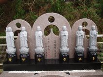 世界平和の鐘と六地蔵完成写真