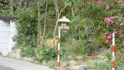 丸灯篭と雪見燈籠