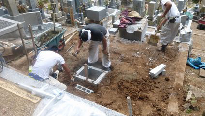 納骨棺据付工事